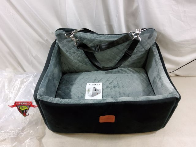 Lot 7-132754 - Wooaidagg dog car seat. Size: L. 30"L x 21"W x 18"