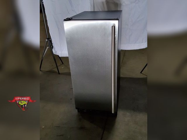 Lot 7-131919 - U-Line UHCP115-SS81A is a premium 15-inch 1 Class stainless steel door undercounter clear ice machin...