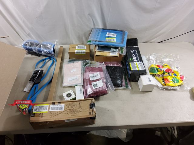Lot 7-135831 - Lot of miscellaneous household items as shown.