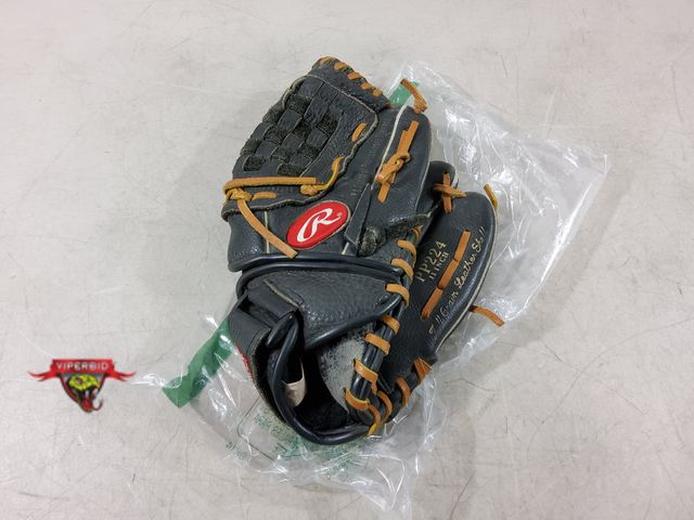Lot 7-133513 - Gently used. Rawlings youth 11" baseball glove. #PP224
