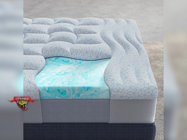 Lot 7-130752 - New. Homrelexa queen size cooling memory foam mattress topper with cover.