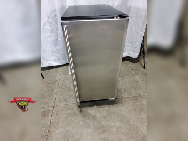 Lot 7-135941 - U-Line UACP115-SS01A 15" ADA Height Compliant Clear Ice Machine with stainless steel door. Produces ...