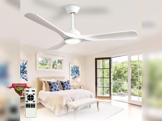 Lot 7-134266 - Bvenubiglite 52" Ceiling fan with light and remote.