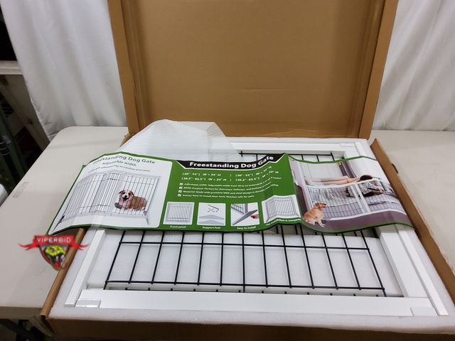 Lot 7-123749 - Freestanding pet gate. 30"-53"W X 24"H.