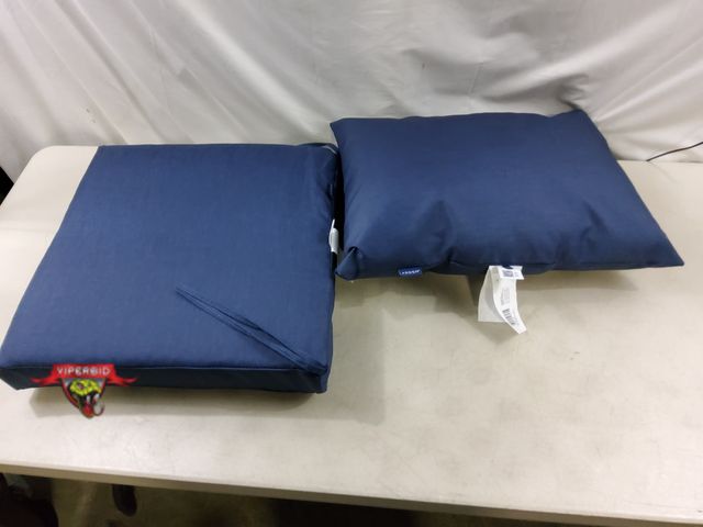 Lot 7-131737 - Arden outdoor seat cushion set. Seat:  21" X 21" X 4". Back cushion: 17" X 23" X 5".