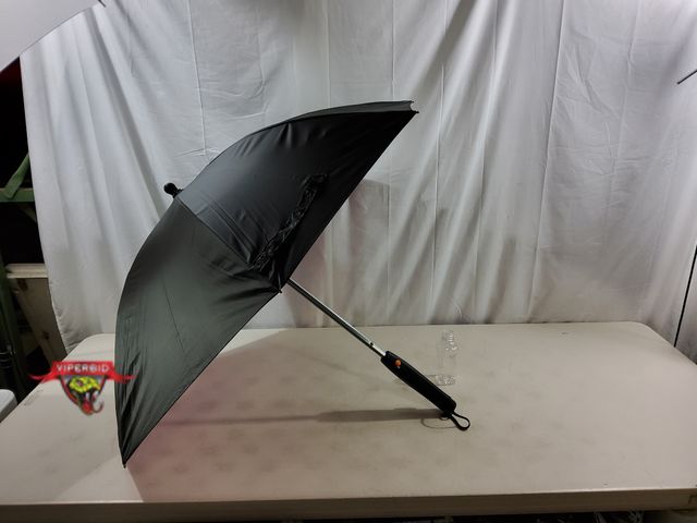 Lot 7-131149 - Battery operated misting umbrella with fan. Requires (4) AA Batteries - not included. Tested.