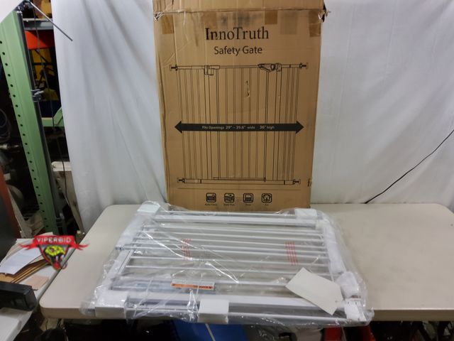 Lot 7-131766 - Innotruth safety gate. Fits openings: 29-39.6" Wide. 36"H.