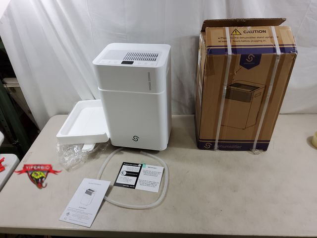 Lot 7-134729 - Dehumidifier 43 Pints/Day (12"W x 9-1/2"D x 19-1/2"T)