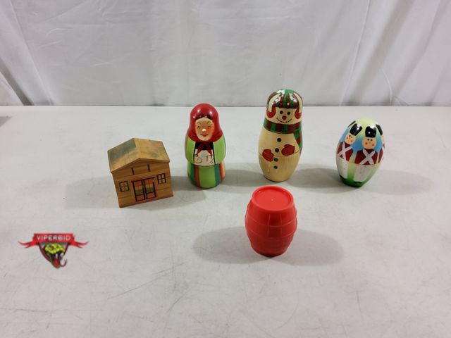 Lot 7-123501 - (5) Assorted nesting "boxes".