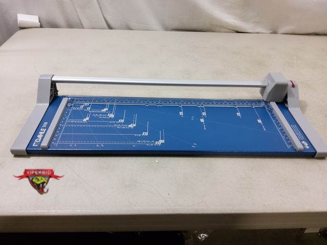 Lot 7-130184 - Dahle 508 rotary trimmer.