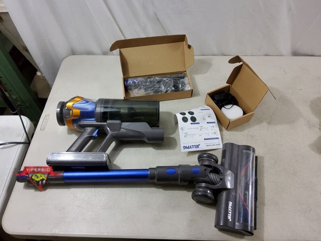 Lot 7-133921 - Used. JellyPig X100 cordless stick vacuum. Tested to power on - suctions.