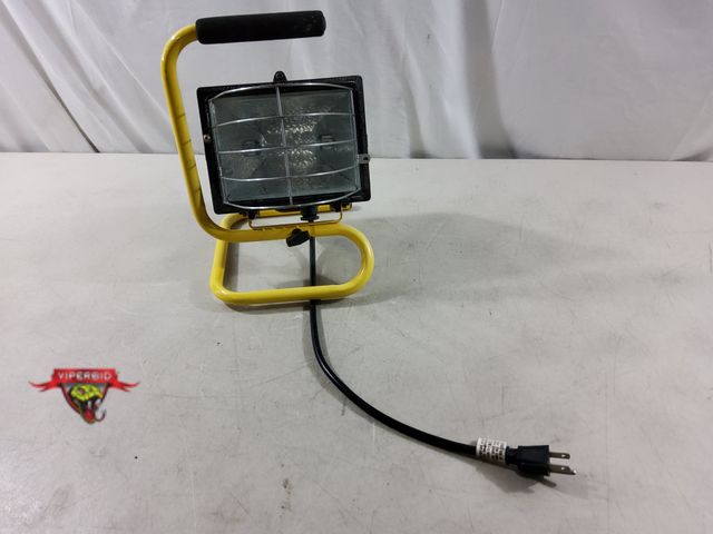 Lot 7-133476 - Plug-In Work light. Tested.