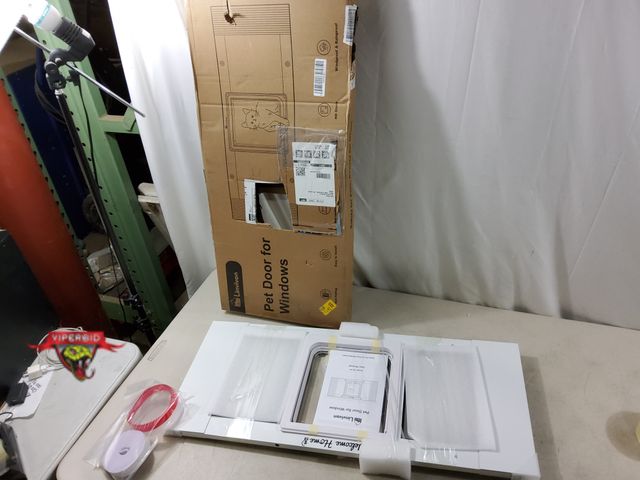 Lot 7-135755 - Linvivon adjustable pet door for window. 31"-36".