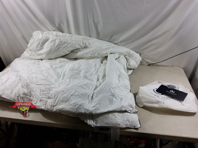 Lot 7-135799 - Pacific Coast Feather Company king size (106" X 90") Comforter / duvet insert.  Looks to be lightly ...