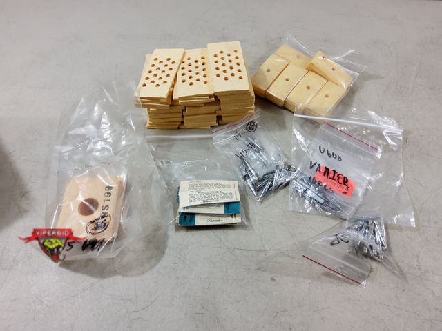 Lot 7-133140 - Lot of miscellaneous solder tips and solder sponges.