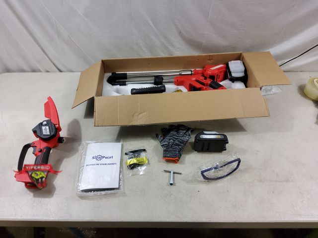 Lot 7-133033 - Siearpuorl 2-in-1 Cordless pole saw and mini chainsaw. 6" Saw with 4.4 ft. Extension pole. Includes ...