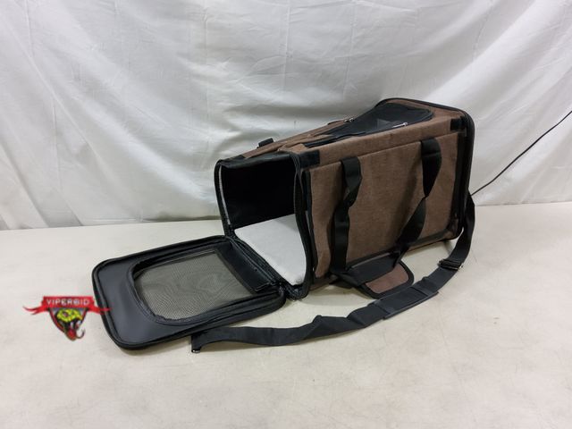 Lot 7-130681 - Soft sided collapsible pet carrier. 18" X 12" X 12"H.