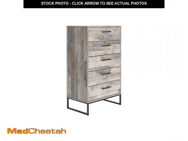 Lot 74-12389069 - Signature Design by Ashley Neilsville 5 Drawer Chest, Light Brown - UNUSED