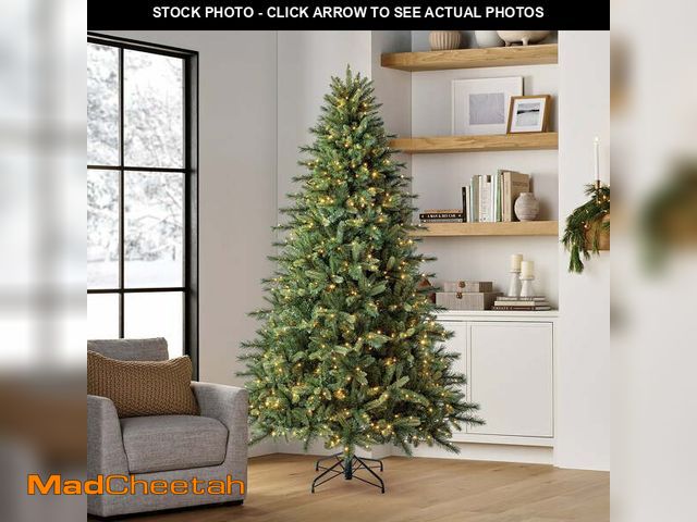 Lot 74-12942314 - Member's Mark 7.5' Augusta Pine Pre-Lit Christmas Tree - UNUSED