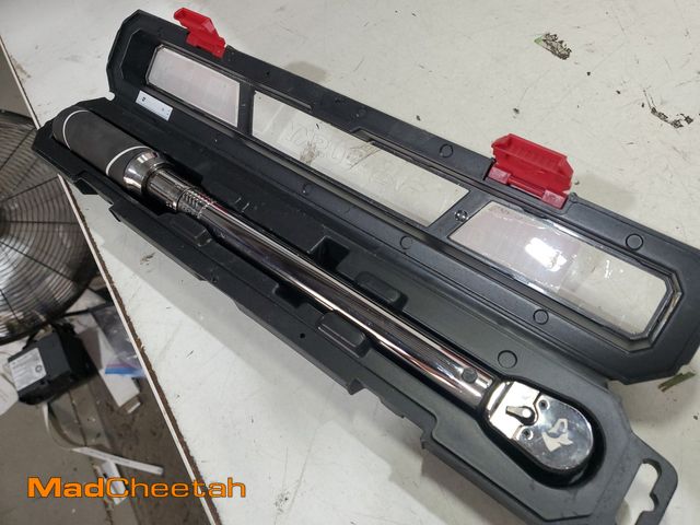 Lot 74-12402192 - Husky 3/8 in. Drive Torque Wrench 20 ft./lbs. to 100 ft./lbs. H3DTWA - UNUSED