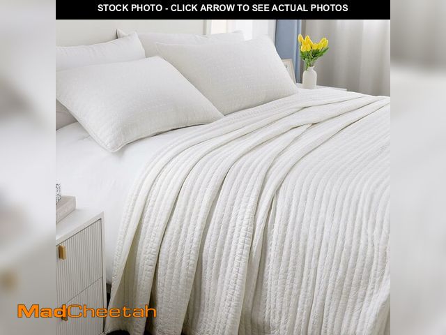 Lot 74-14379564 - DAWNDIOR King Quilt Set 104 x 90 in, Lightweight, Cream White - UNUSED