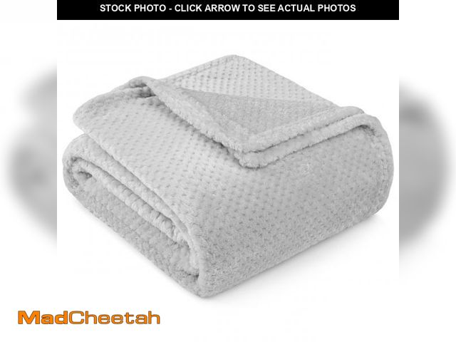 Lot 74-12311441 - PAVILIA Light Gray Throw Blanket for Couch, Twin Bed, Soft Fleece Throws for Sofa Chair, Fuzzy Waffl...