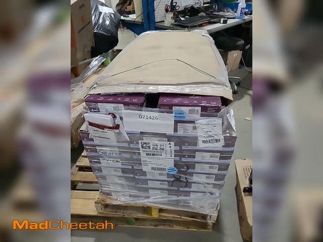 Lot 74-14343764 - (PALLET OF 25 CASES) Simsbury Glen Oak 12 mm T x 8.03in W Waterproof Laminate Wood Flooring (15.9 sq...