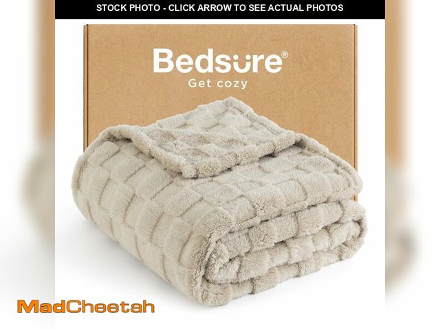 Lot 74-12969835 - Bedsure GentleSoft Light Brown Throw Blanket for Couch - Checkered Fleece Blankets Gifts for Women M...