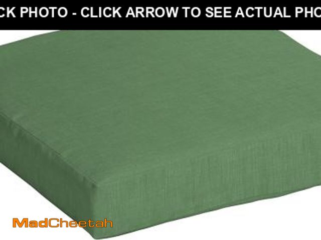 Lot 74-12156502 - Arden Outdoor Seat Cushion, 19 x 19, Rain-Proof, Fade Resistant Bright Moss Green Leala - USED