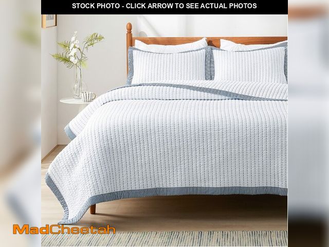 Lot 74-12969859 - Bedsure White Quilts Queen Size - Queen Quilt Bedding Set Bedspread Coverlet, Lightweight Corduroy P...