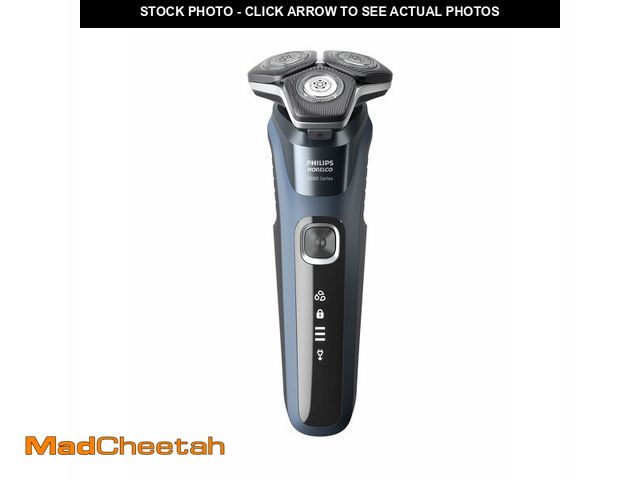 Lot 74-14151619 - Philips Norelco Shaver 5400, Rechargeable Wet &amp; Dry Shaver with Pop-Up Trimmer, S5880/81 - USED