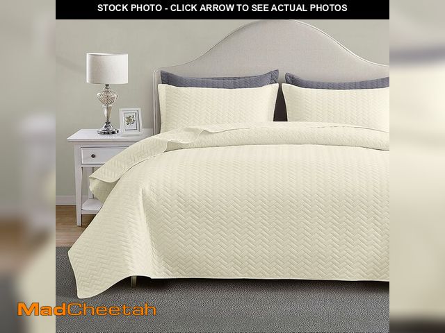Lot 74-14150126 - Maple&amp;Stone Quilt Set Queen Size, Lightweight Off-White Bedspread Ultrasonic Chevron Pattern Lig...