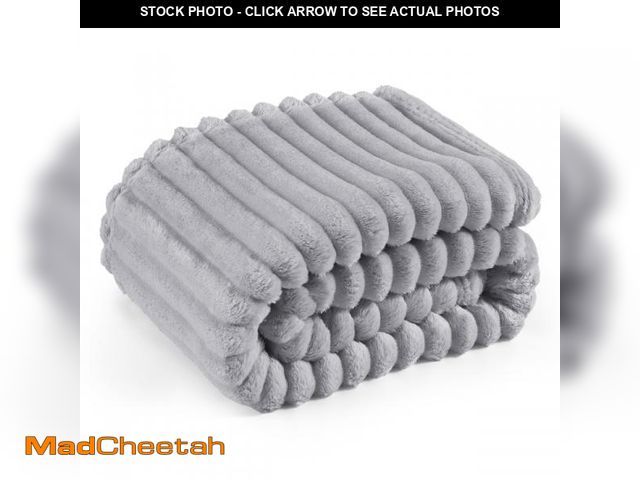 Lot 74-12213601 - Bedsure Light Grey Fleece Blanket for Couch - Super Soft Cozy Blankets for Women, Cute Small Throws ...