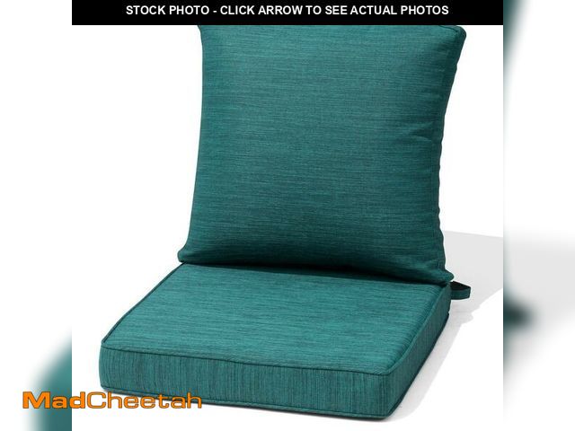 Lot 74-14278523 - CLOUDFLY 21 x 22 in. Green Outdoor Deep Seat Patio Furniture Cushion with Ties and Handle - UNUSED