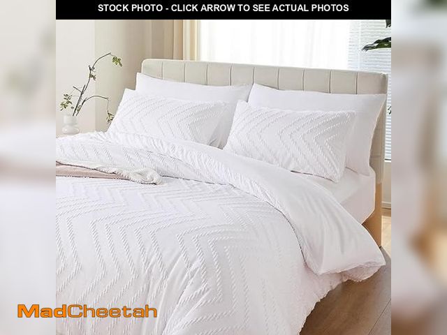 Lot 74-12098653 - YIRDDEO White Comforter Set 3Pcs, Boho Full Size Bedding Set, Vertical Tufted Bed Set, Lightweight N...