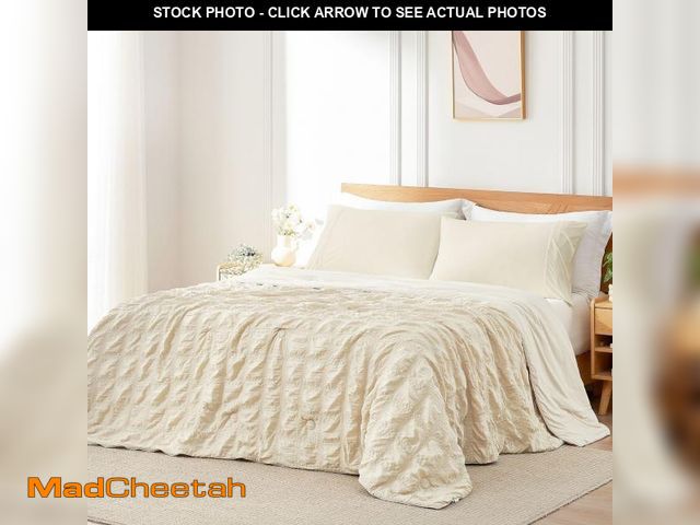 Lot 74-12113203 - Cozy Bliss Cooling Comforter Seersucker Plaid Queen, Q-Max 0.4 Reversible Lightweight Cooling Blanke...