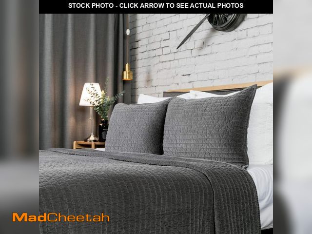 Lot 74-12048919 - ELEGANT LIFE HOME Velvet Quilt Oversized King Reversible Royal Cotton Velvet Pic-Stitch Bedding Quil...