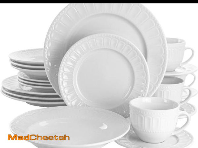 Lot 74-12510143 - Elama Charlotte 20 Piece Porcelain Dinnerware Set in White - UNUSED