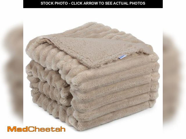 Lot 74-13956409 - ZAKAPAWS Waterproof Dog Blanket, Soft Fleece Blanket for Couch Protector, Reversible Pet Blankets Fu...