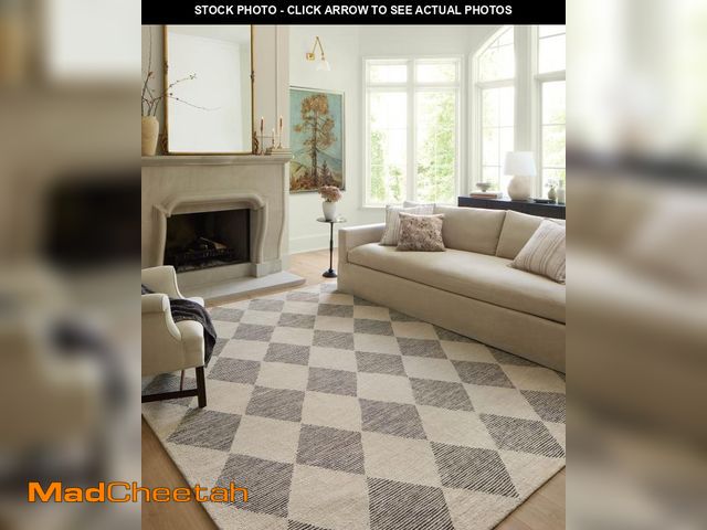 Lot 74-12105931 - Loloi Chris Loves Julia Francis Collection FRA-01 Beige/Charcoal 5'-0" x 7'-6" Area Rug - UNUSED