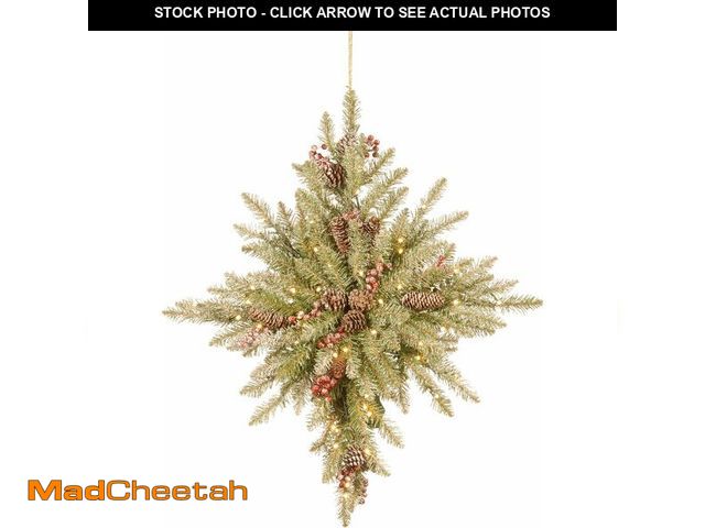 Lot 74-13041592 - National Tree Dunhill Fir Bethlehem Star with Battery Operated LED Lights - UNUSED