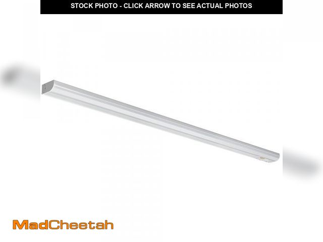 Lot 74-12142902 - Commercial Electric 36 in. Plug in LED Under Cabinet Light Adjust 3 Color Temp - USED