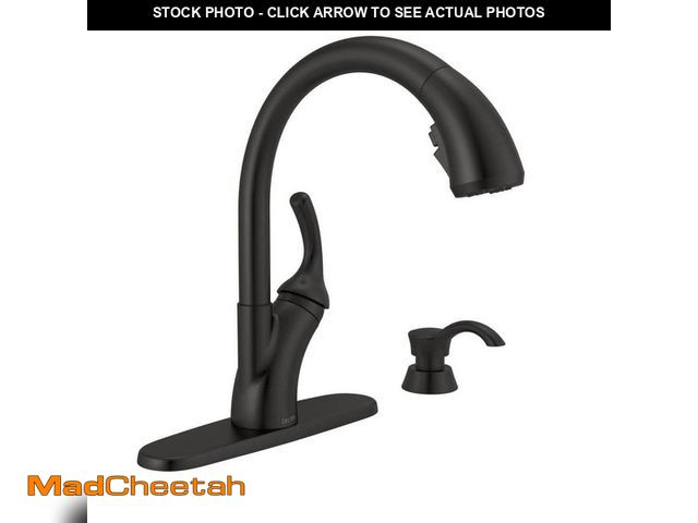 Lot 74-13038309 - Delta Shiloh Single-Handle Pull-Out Sprayer Kitchen Faucet with ShieldSpray in Matte Black - UNUSED