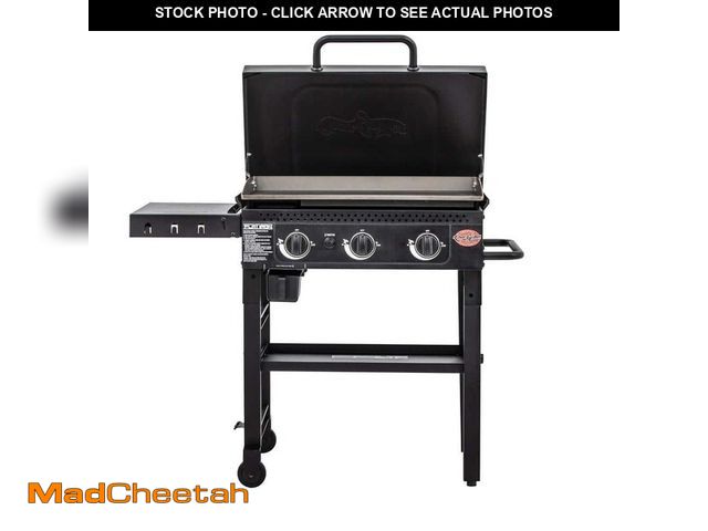 Lot 74-14306101 - Char-Griller Flat Iron 3-Burner Outdoor Griddle Gas Grill with Lid in Black - UNUSED