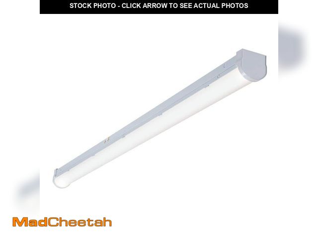 Lot 74-13047294 - Metalux SLSTP 4 ft. Selectable CCT and Lumen LED Striplight 2/4/55L 35/4/5K UNV DIM - USED