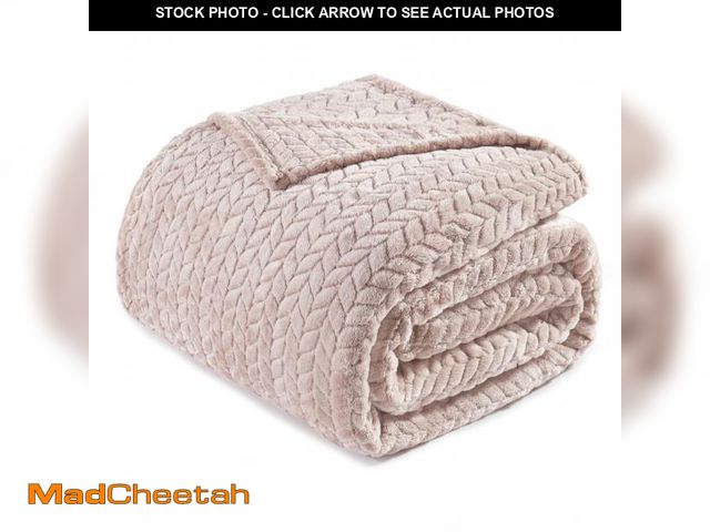 Lot 74-11549611 - Exclusivo Mezcla Camel Fleece King Size Blanket for Bed, 90x104 Inches Soft Cozy Jacquard Flannel Bl...