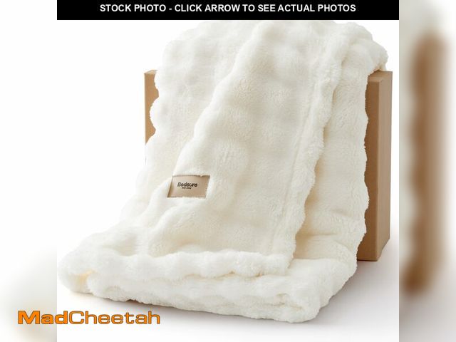 Lot 74-14145142 - Bedsure 3D Fleece Bubble Blanket for Couch - White Twin Blanket for Sofa Bed Room Decor, College Dor...