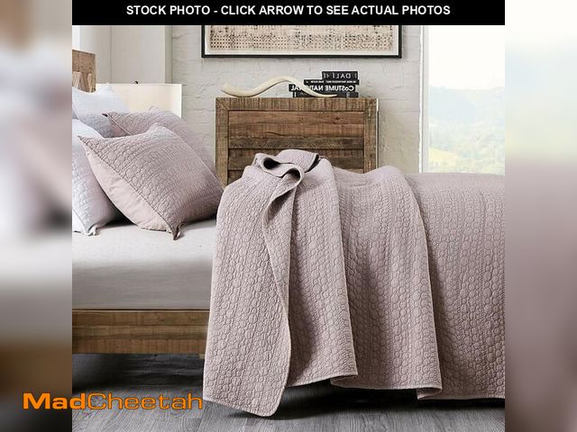 Lot 74-12715717 - Oversized King Quilt Set, Cameo Rose California King Quilt Classic Geometric Spots Stitched Pattern,...