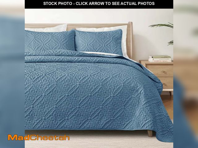 Lot 74-12832184 - Exclusivo Mezcla Queen Quilt Bedding Set, Lightweight Soft Bedspreads Coverlets with 2 Pillow Shams,...