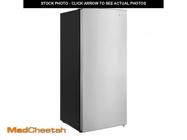Lot 74-12397400 - (DENTED) Vissani 7.1 cu. ft. Manual Defrost Convertible Upright Freezer in Stainless Steel Look - UN...